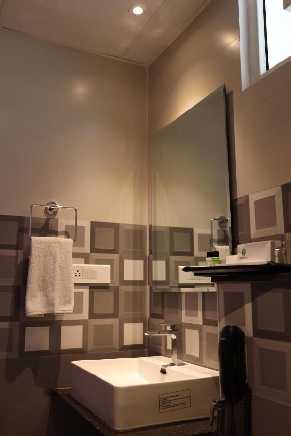Npg Hotel Bangalore Just 10 Mins Drive From The Kempegowda International Airport Extérieur photo